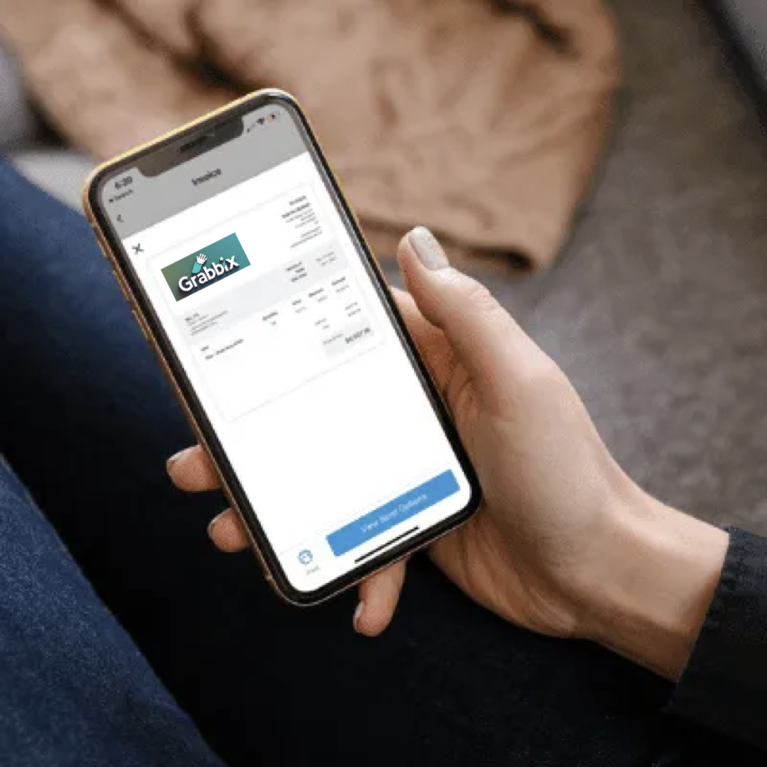 Closing Grabbix smart store door for automatic payment settlement